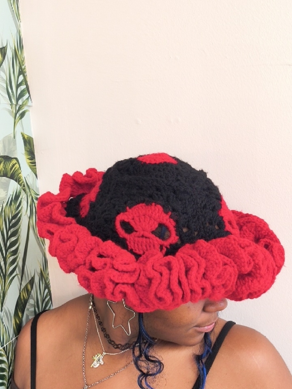 Skull Ruffle Hat - Picture 6 of 7